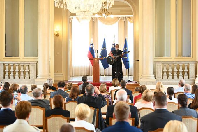 V Predsedniški palači dan odprtih vrat ob državnem prazniku združitve prekmurskih Slovencev z matičnim narodom